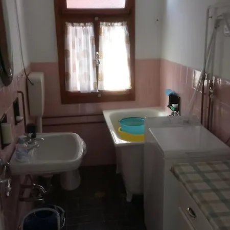 Casa Di 3 Appartamenti- Bellavista Con Balcone P1 *